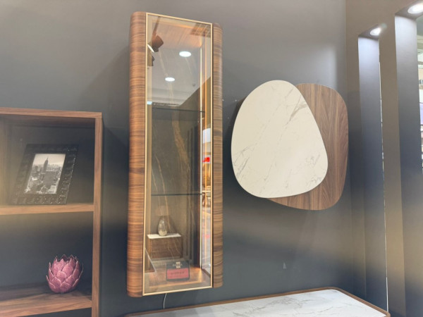 Шкаф-полка навесная экспериментальна орех/стекло/керамика 1120* 400* 300