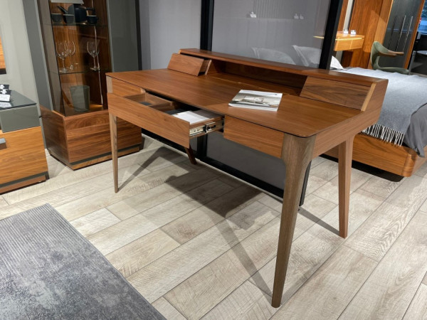 Стол письменный KARTELLO 1280 орех