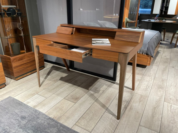 Стол письменный KARTELLO 1280 орех