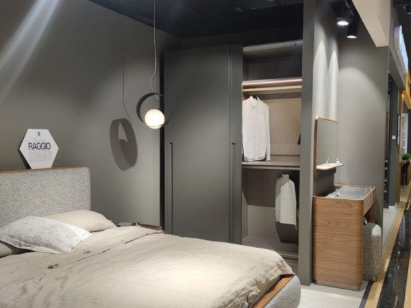 Шкаф-купе 2-х дверный шпон орех/графит