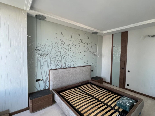 Прикроватная тумба RAGGIO2 орех/шампань/черная