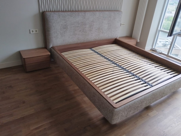 Шпонированная кровать высокая RAGGIO2 орех