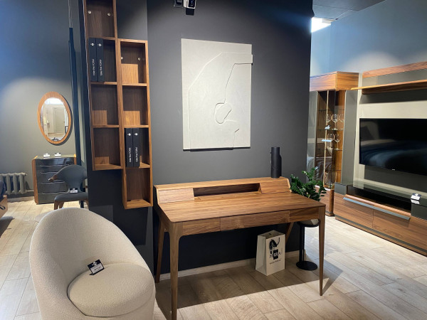 Стол письменный KARTELLO 1280 орех и стеллажи навесные ORLY орех