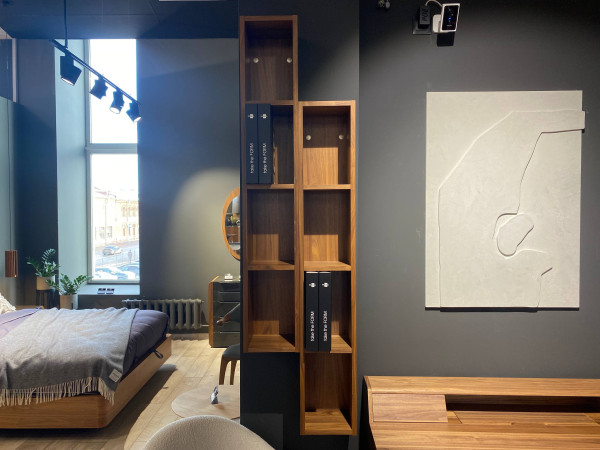 Стол письменный KARTELLO 1280 орех и стеллажи навесные ORLY орех