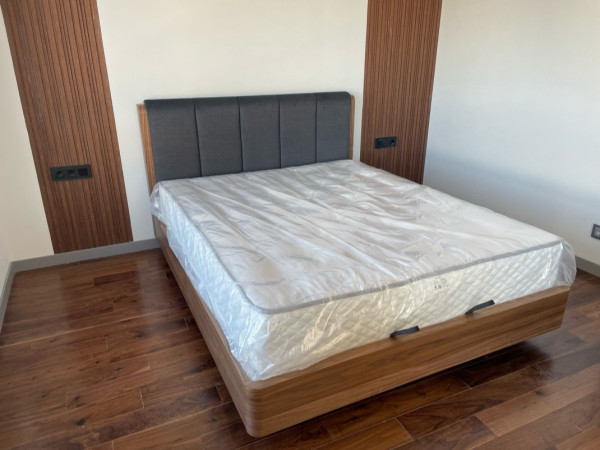 Шпонированная кровать LYONA орех