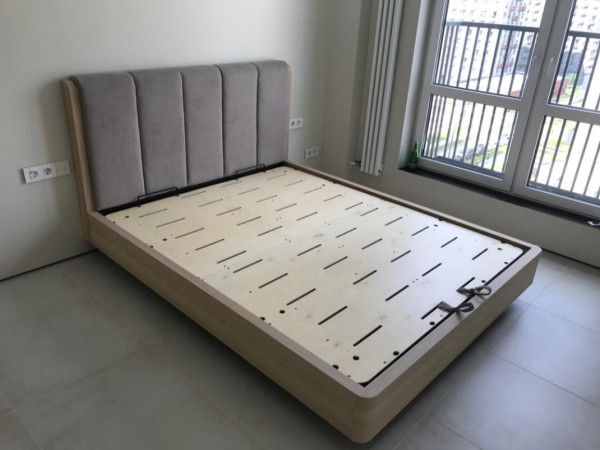 Шпонированная кровать LYONA орех