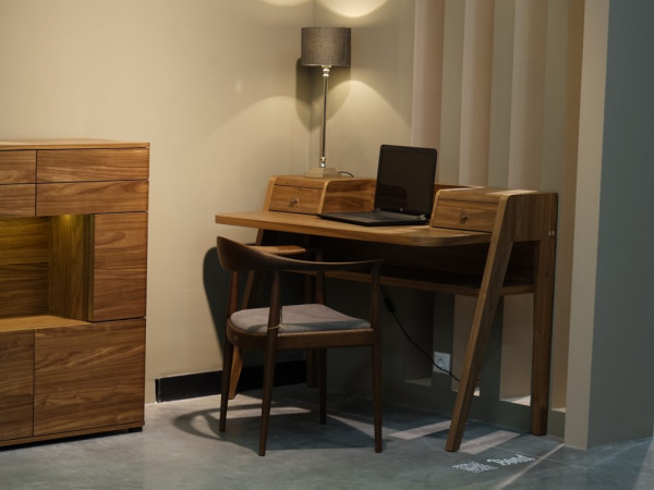 Стол письменный BOND2 1260 2 ящика орех