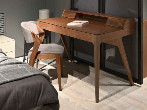 Стол письменный KARTELLO 1280 орех