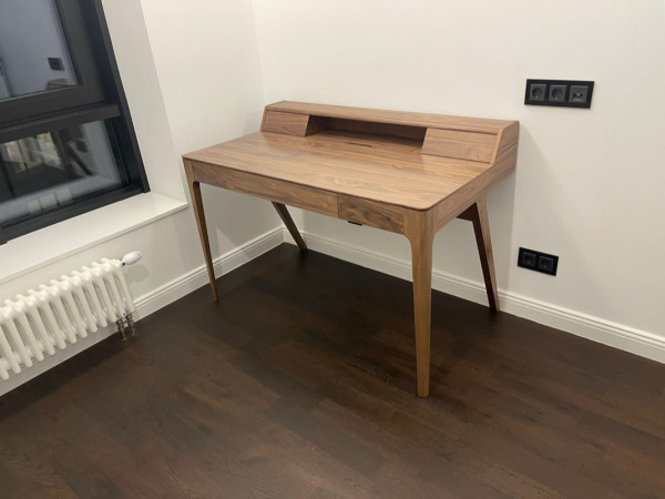 Стол письменный KARTELLO 1280 орех