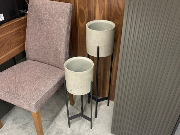 Подставка для цветов TRIO низкая черная с кашпо