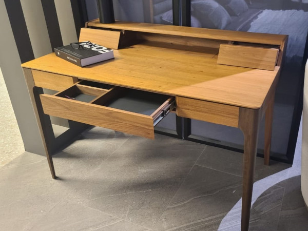 Стол письменный KARTELLO 1280 орех