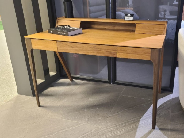 Стол письменный KARTELLO 1280 орех