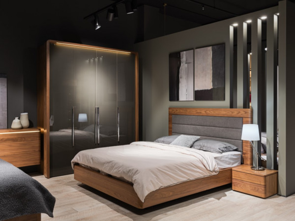 Шкаф 4-х дверный орех/стекло графит